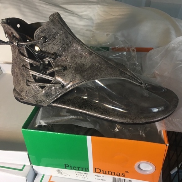LAST PAIR! NWT Pierre Dumas Silver Tone Sandals HP - Picture 3 of 8